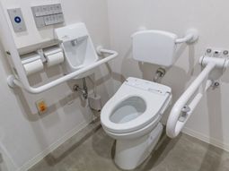 手すり付きトイレ