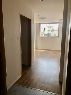 居室の入口と窓