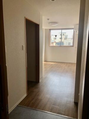 居室の入口と窓