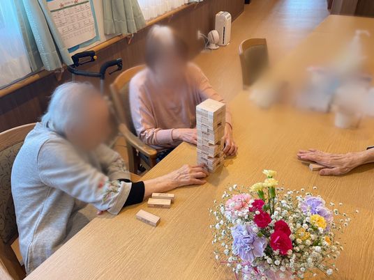 活気ある共有スペースの様子