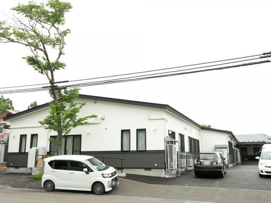 モダンな建物の外観