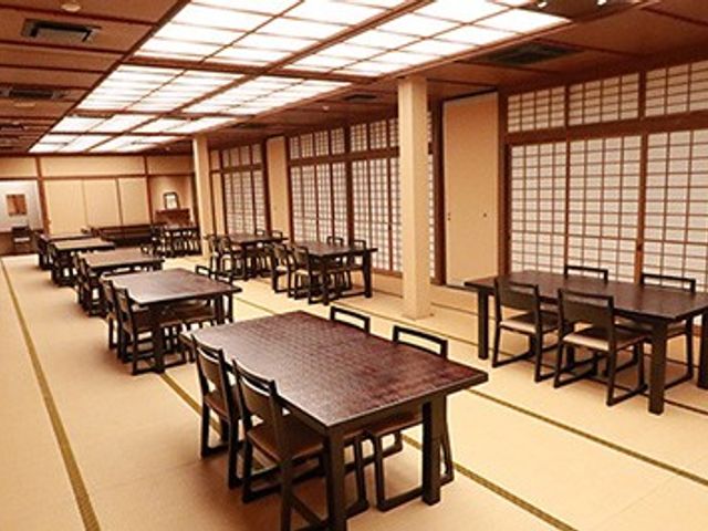 広々とした和室 和室 落ち着いた雰囲気の和室では、ゆったりとした時間を過ごせます。自宅のような安心感が魅力です。