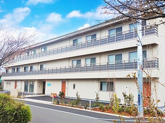 3階建ての外観  