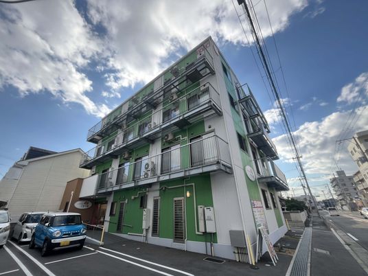 3階建ての外観