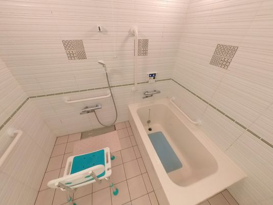 安全設備が充実した浴室  