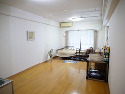 広々とした明るい居室