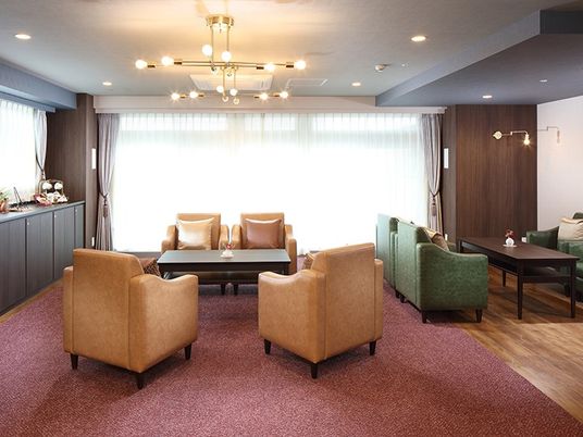 落ち着いた雰囲気のラウンジ