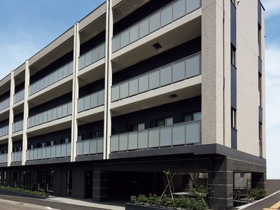 多階層のモダンな建物