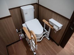 バリアフリー設計のトイレ