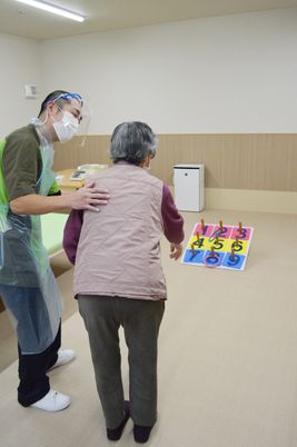 介助中に利用者と職員がいる部屋