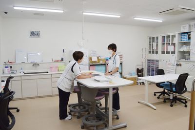 スタッフが話し合う部屋