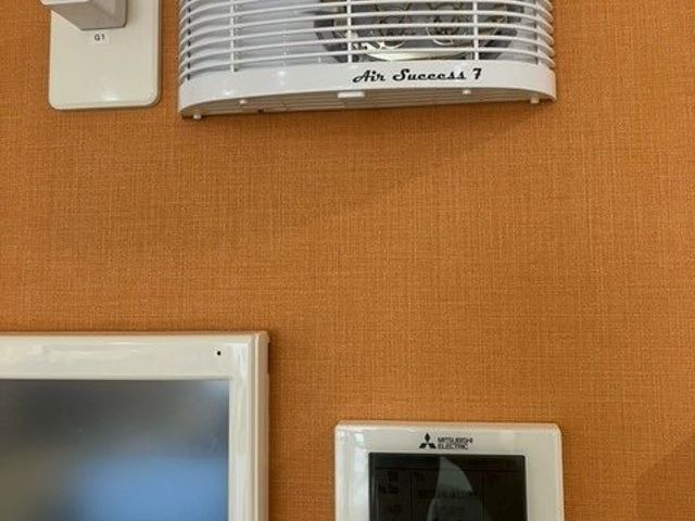 空調設備の壁 エアコン 空調設備が整った快適な環境です。温度管理がしやすく、働く際の利便性が向上します。