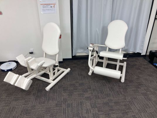 トレーニング機器のある室内