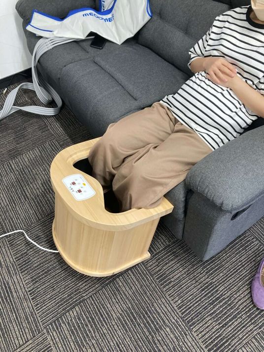 リラックスした様子の居室