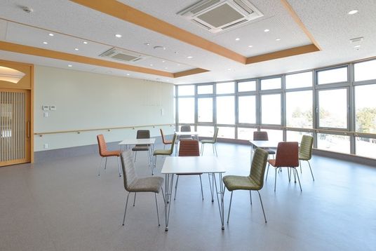 自然光が入る広々とした空間