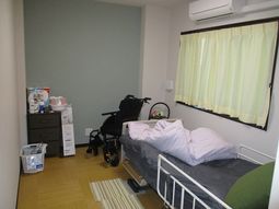 落ち着いた居室の様子