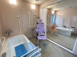 設備充実の介護浴室