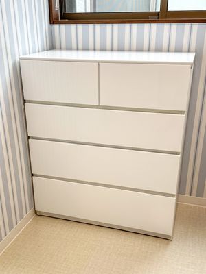 整頓されたクローゼットの内観