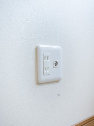 壁の電源プレート
