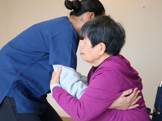 介護スタッフと利用者の支援