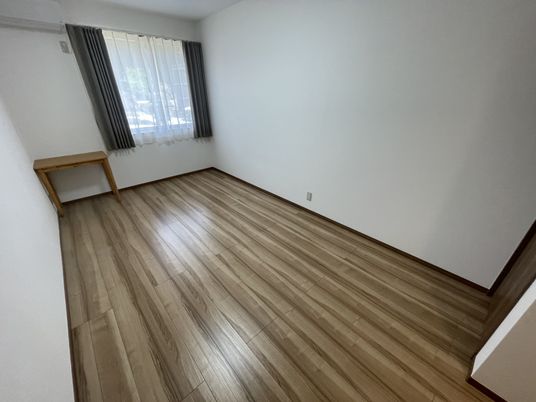 窓がある広い居室