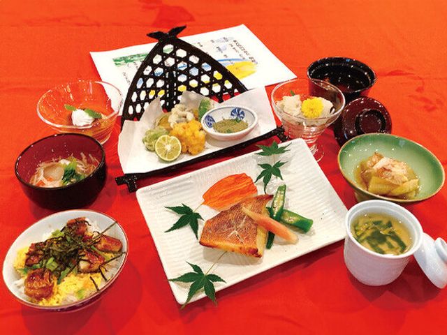 栄養満点の食事提供 食堂 質の高い食事サービスを提供する仲間を募集中です。栄養バランスを考えたメニュー作りに携わりませんか？
