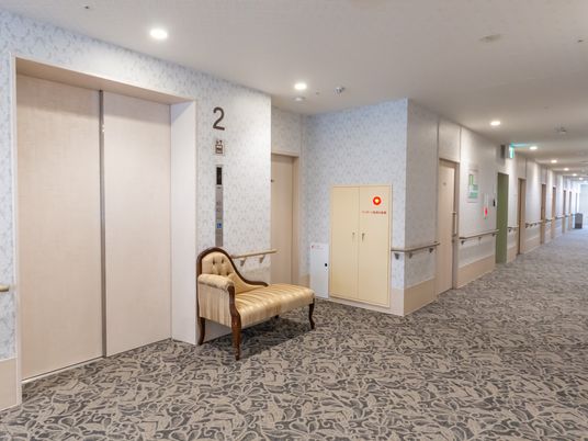 広々とした清潔な廊下