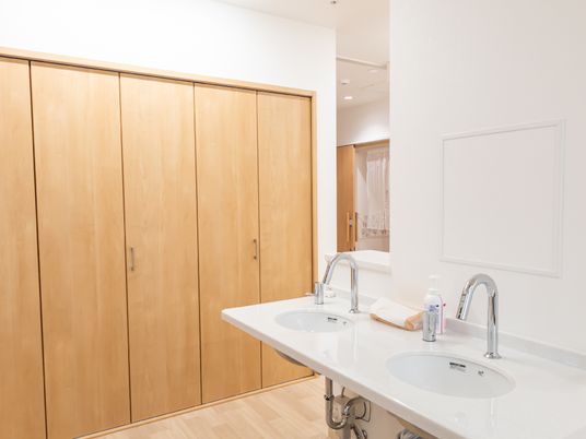 洗練された清潔な洗面台