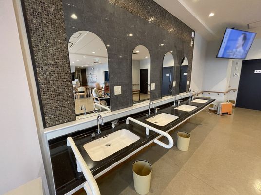 手洗い場の洗面台