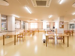 ゆとりある居心地の食堂