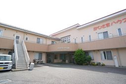 清潔感あるベージュの外壁