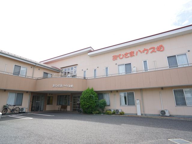 明るく広い外観の施設 外観 広くて明るい外観の職場で、心地よい環境の中で一緒に働きませんか。あなたの手で多くの笑顔を。