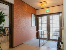 エントランスの落ち着いた雰囲気