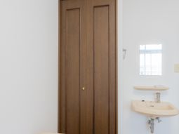 清潔なトイレのドア