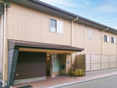 施設の落ち着いた外観