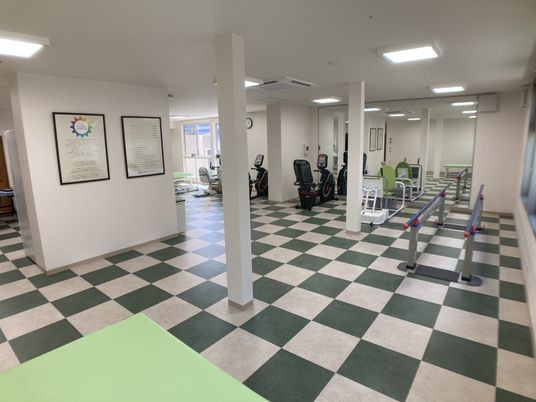充実した訓練設備のある部屋