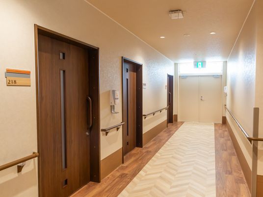 きれいな施設の廊下