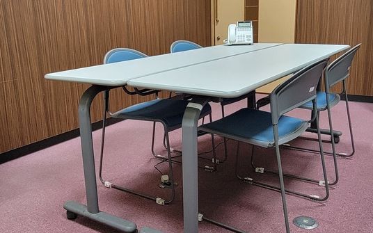会議用テーブルの部屋