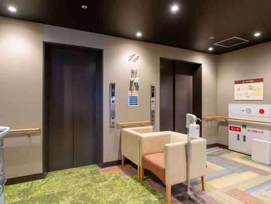 エレベーター前ホール