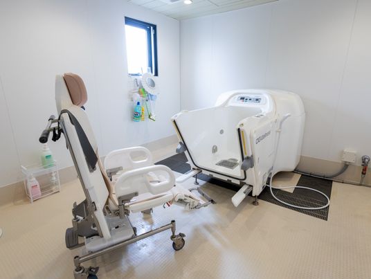 広々とした浴室設備