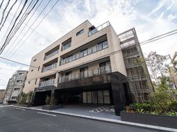 現代的な外観の建物