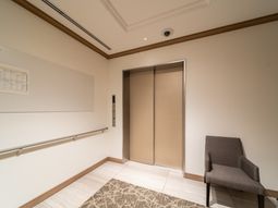 清潔な廊下とエレベーター