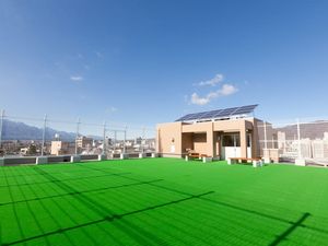 屋上の開放的な庭  