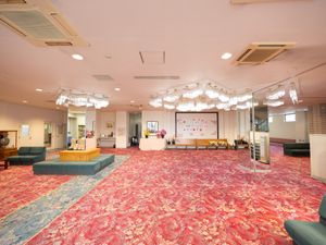 広々としたラウンジ