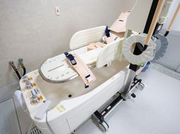 介助設備のある浴室