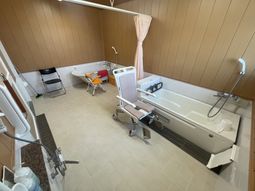 車椅子対応の浴槽