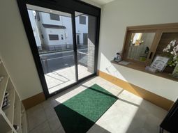 自然光が入る玄関