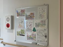 掲示物のある廊下