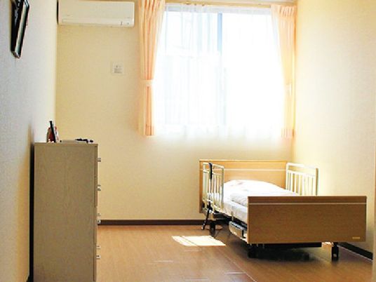 明るい居室の一角  