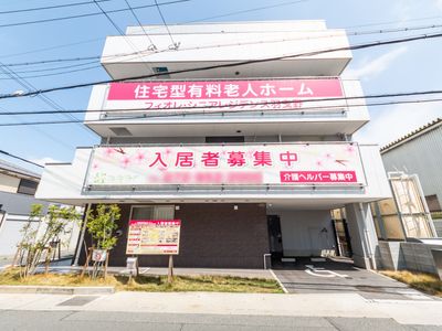 3階建ての建物外観